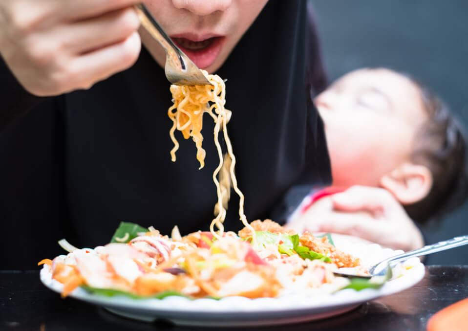 Bolehkah Ibu Menyusui Makan Pedas? Berikut Penjelasannya