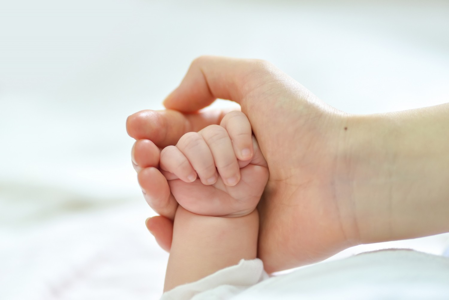 Recognize the Characteristics of Healthy Premature Babies and How to Care for Them