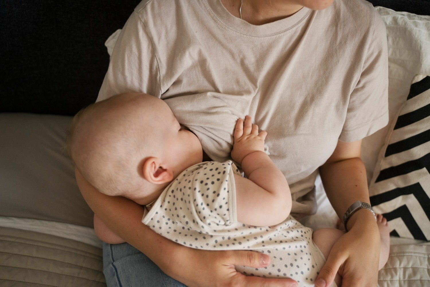 Penyebab Bayi Gumoh Setelah Minum ASI Serta Cara Mengatasinya