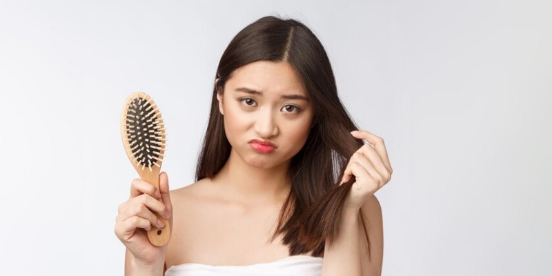 Rambut Rontok Setelah Melahirkan: Penyebab dan Solusi untuk Moms 