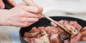Bolehkah Ibu Hamil Makan Daging Setengah Matang?