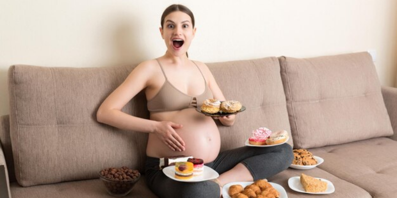 Ibu Sering Lapar Saat Hamil? Ini Penyebabnya!